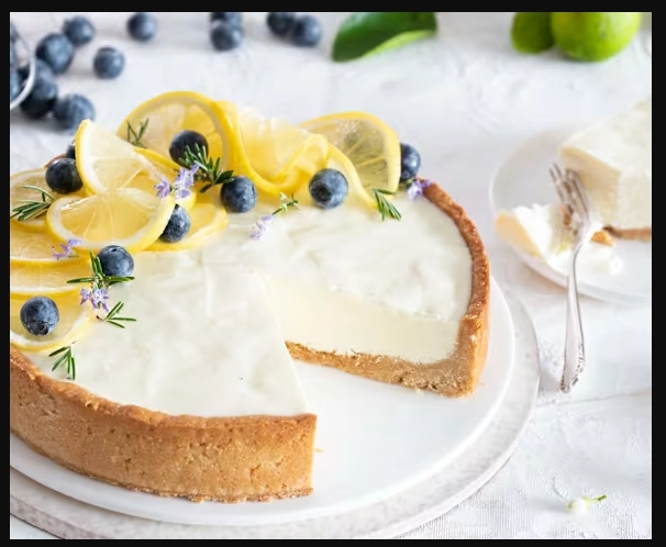 Tarta helada de limón sin gluten con base de galletas y mantequilla