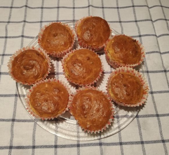 MAGDALENAS DE QUESO, NUECES Y CIRUELAS