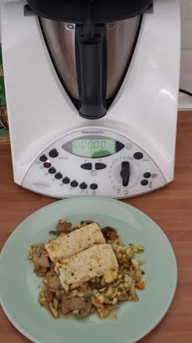 Papillotes de tofu en cama de verduras con Thermomix® 