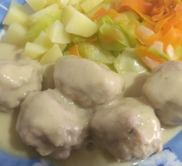 Albóndigas de pollo y pavo con salsa de champiñones